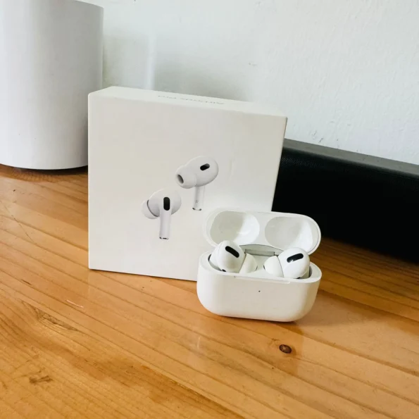 Apple AirPod Pro with Box – Pre Owned